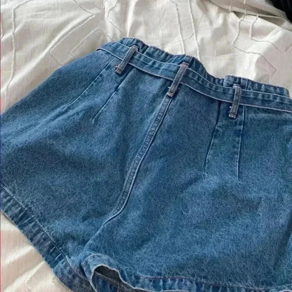 Women’s Abercrombie Natural Rise Shorts - Picture 6 of 7